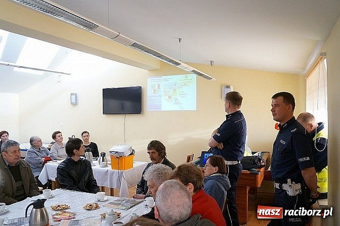 Zdjęcie w galerii na portalu naszraciborz.pl: Spotkania z policjantami w Strzybniku i Modzurowie  wiadomości z regionu