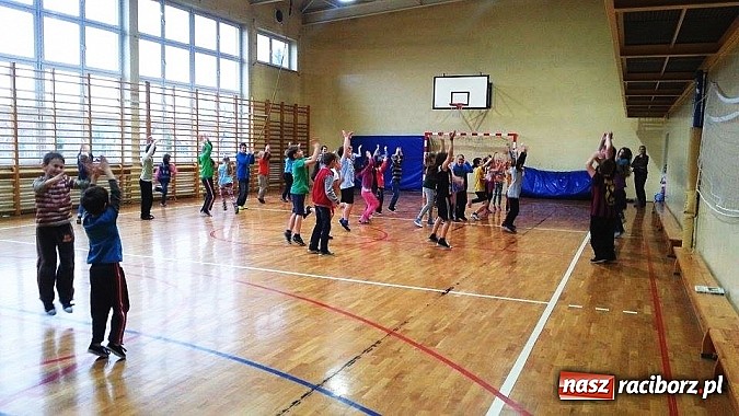 Zdjęcie w galerii na portalu naszraciborz.pl: Uczniowie ZSP 2 aktywnie spędzają przerwy wiadomości z regionu