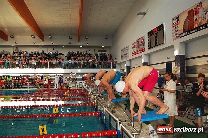 Zdjęcie w galerii na portalu naszraciborz.pl: Międzyszkolne Mistrzostwa Szkół Sportowych w H2Ostróg zakończone. Sukcesy młodych pływaków z raciborskich szkół  wiadomości z regionu