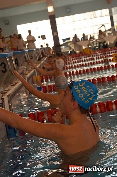 Zdjęcie w galerii na portalu naszraciborz.pl: Międzyszkolne Mistrzostwa Szkół Sportowych w H2Ostróg zakończone. Sukcesy młodych pływaków z raciborskich szkół  wiadomości z regionu
