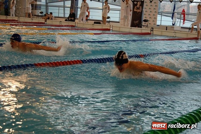 Zdjęcie w galerii na portalu naszraciborz.pl: Międzyszkolne Mistrzostwa Szkół Sportowych w H2Ostróg zakończone. Sukcesy młodych pływaków z raciborskich szkół  wiadomości z regionu
