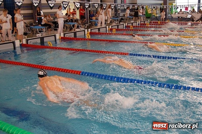 Zdjęcie w galerii na portalu naszraciborz.pl: Międzyszkolne Mistrzostwa Szkół Sportowych w H2Ostróg zakończone. Sukcesy młodych pływaków z raciborskich szkół  wiadomości z regionu