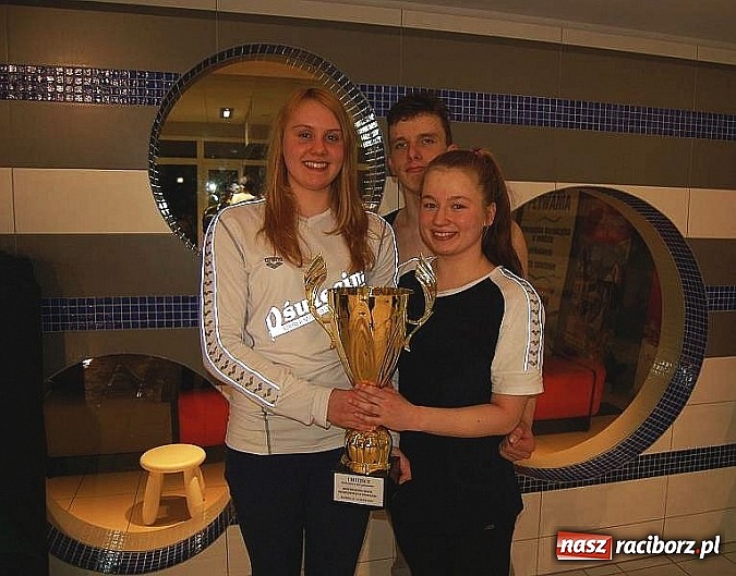 Zdjęcie w galerii na portalu naszraciborz.pl: Międzyszkolne Mistrzostwa Szkół Sportowych w H2Ostróg zakończone. Sukcesy młodych pływaków z raciborskich szkół  wiadomości z regionu