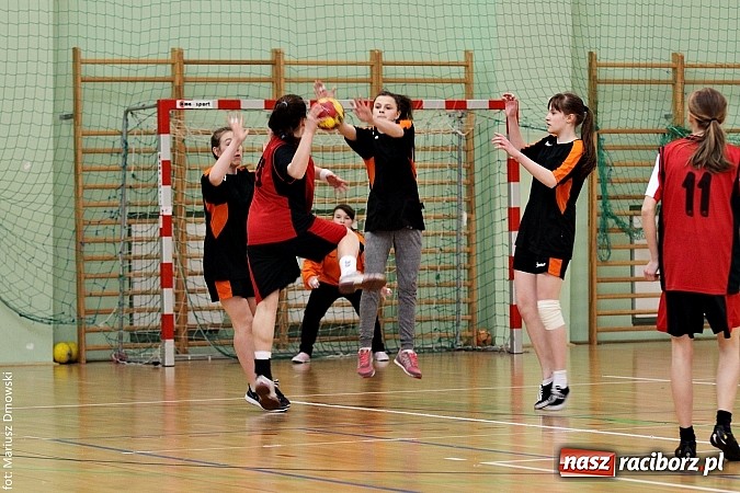 Zdjęcie w galerii na portalu naszraciborz.pl: Gimnazjalne finały piłki ręcznej - zobacz, kto wygrał  wiadomości z regionu