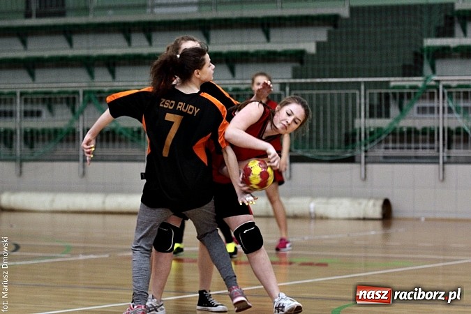 Zdjęcie w galerii na portalu naszraciborz.pl: Gimnazjalne finały piłki ręcznej - zobacz, kto wygrał  wiadomości z regionu
