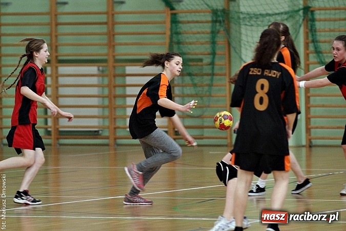 Zdjęcie w galerii na portalu naszraciborz.pl: Gimnazjalne finały piłki ręcznej - zobacz, kto wygrał  wiadomości z regionu