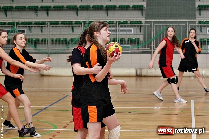 Zdjęcie w galerii na portalu naszraciborz.pl: Gimnazjalne finały piłki ręcznej - zobacz, kto wygrał  wiadomości z regionu