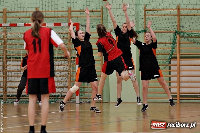 Zdjęcie w galerii na portalu naszraciborz.pl: Gimnazjalne finały piłki ręcznej - zobacz, kto wygrał  wiadomości z regionu