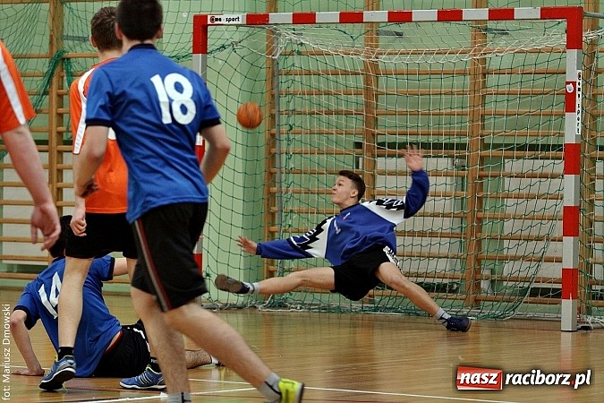 Zdjęcie w galerii na portalu naszraciborz.pl: Gimnazjalne finały piłki ręcznej - zobacz, kto wygrał  wiadomości z regionu