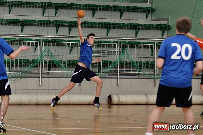 Zdjęcie w galerii na portalu naszraciborz.pl: Gimnazjalne finały piłki ręcznej - zobacz, kto wygrał  wiadomości z regionu