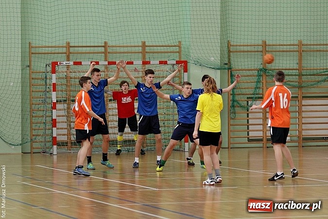 Zdjęcie w galerii na portalu naszraciborz.pl: Gimnazjalne finały piłki ręcznej - zobacz, kto wygrał  wiadomości z regionu