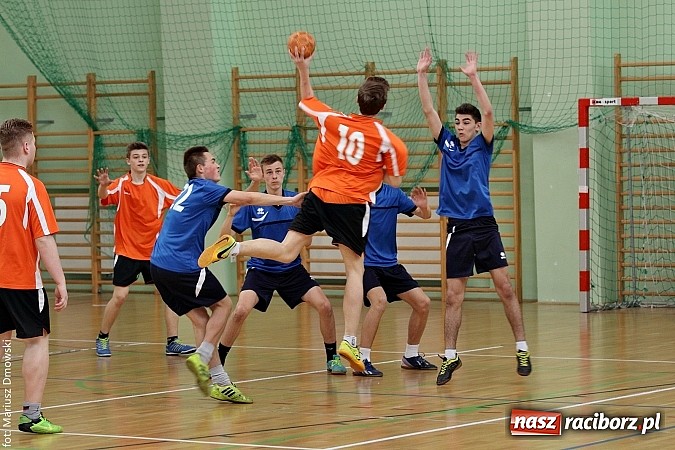 Zdjęcie w galerii na portalu naszraciborz.pl: Gimnazjalne finały piłki ręcznej - zobacz, kto wygrał  wiadomości z regionu