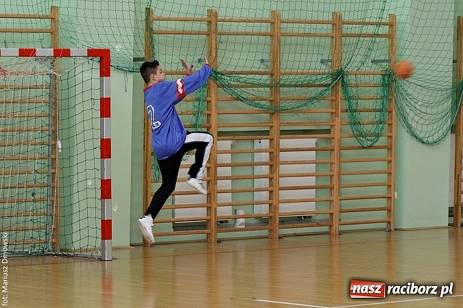 Zdjęcie w galerii na portalu naszraciborz.pl: Gimnazjalne finały piłki ręcznej - zobacz, kto wygrał  wiadomości z regionu