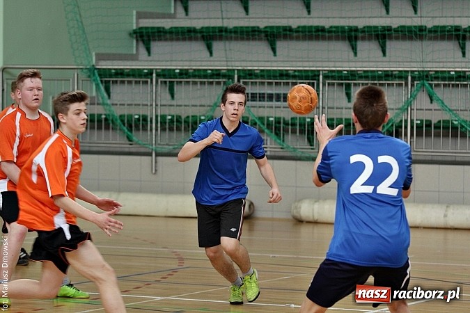 Zdjęcie w galerii na portalu naszraciborz.pl: Gimnazjalne finały piłki ręcznej - zobacz, kto wygrał  wiadomości z regionu