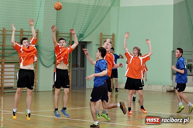 Zdjęcie w galerii na portalu naszraciborz.pl: Gimnazjalne finały piłki ręcznej - zobacz, kto wygrał  wiadomości z regionu