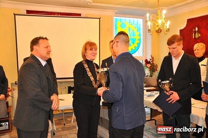 Zdjęcie w galerii na portalu naszraciborz.pl: W Kuźni Raciborskiej wybrali najlepszych sportowców wiadomości z regionu