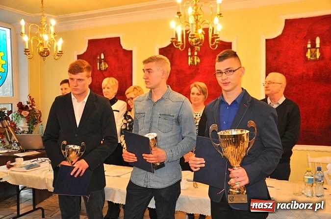 Zdjęcie w galerii na portalu naszraciborz.pl: W Kuźni Raciborskiej wybrali najlepszych sportowców wiadomości z regionu