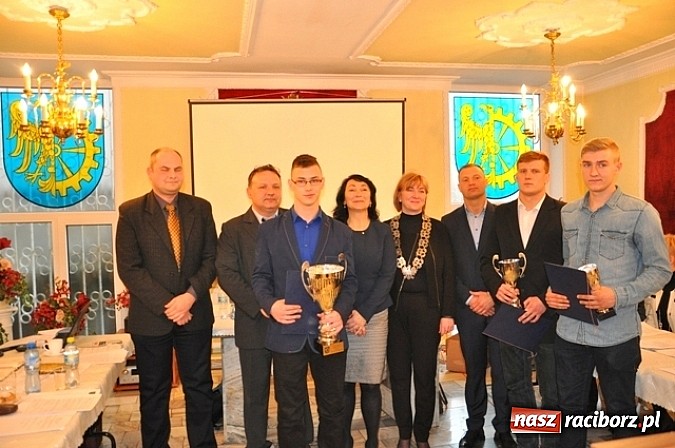 Zdjęcie w galerii na portalu naszraciborz.pl: W Kuźni Raciborskiej wybrali najlepszych sportowców wiadomości z regionu