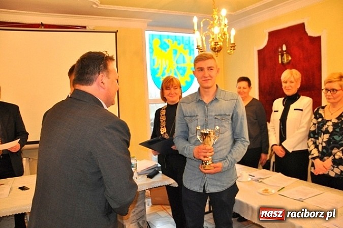 Zdjęcie w galerii na portalu naszraciborz.pl: W Kuźni Raciborskiej wybrali najlepszych sportowców wiadomości z regionu