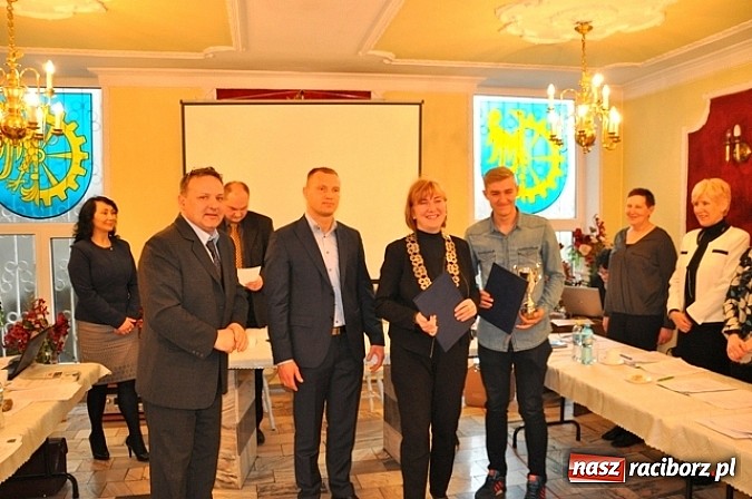 Zdjęcie w galerii na portalu naszraciborz.pl: W Kuźni Raciborskiej wybrali najlepszych sportowców wiadomości z regionu
