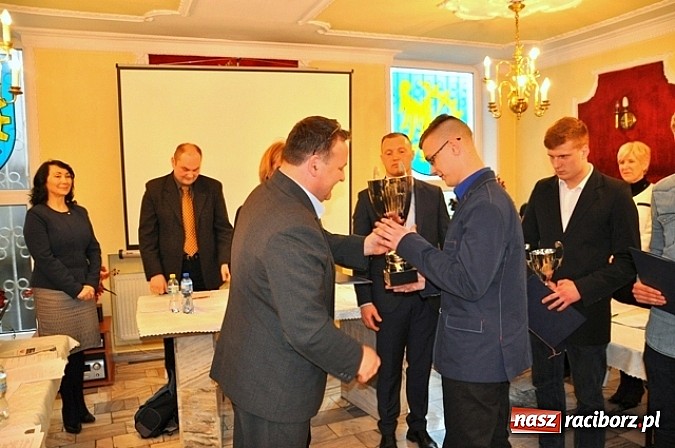 Zdjęcie w galerii na portalu naszraciborz.pl: W Kuźni Raciborskiej wybrali najlepszych sportowców wiadomości z regionu