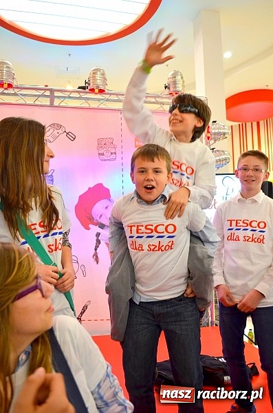 Zdjęcie w galerii na portalu naszraciborz.pl: Filmowcy z SP 1 odebrali gł&oacute;wną nagrodę wartości 20 tys. złotych! wiadomości z regionu