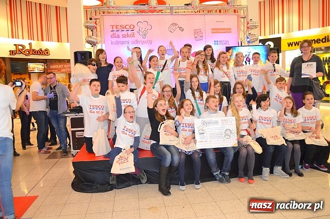 Zdjęcie w galerii na portalu naszraciborz.pl: Filmowcy z SP 1 odebrali gł&oacute;wną nagrodę wartości 20 tys. złotych! wiadomości z regionu