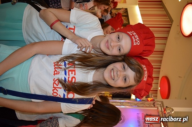 Zdjęcie w galerii na portalu naszraciborz.pl: Filmowcy z SP 1 odebrali gł&oacute;wną nagrodę wartości 20 tys. złotych! wiadomości z regionu