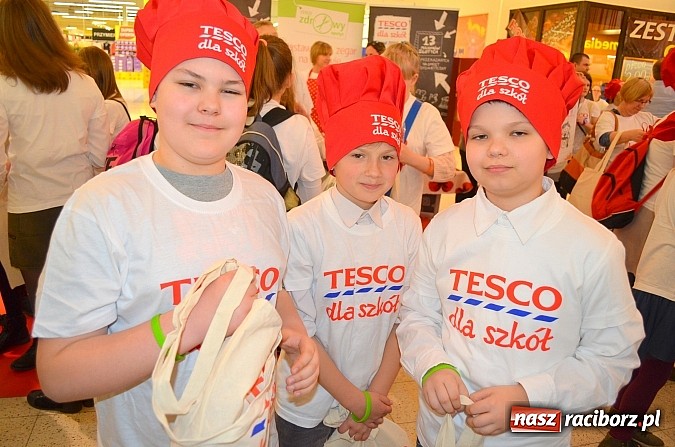 Zdjęcie w galerii na portalu naszraciborz.pl: Filmowcy z SP 1 odebrali gł&oacute;wną nagrodę wartości 20 tys. złotych! wiadomości z regionu