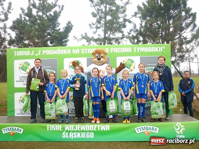 Zdjęcie w galerii na portalu naszraciborz.pl: Starsze piłkarki UKS Pawłów również z brązem! wiadomości z regionu