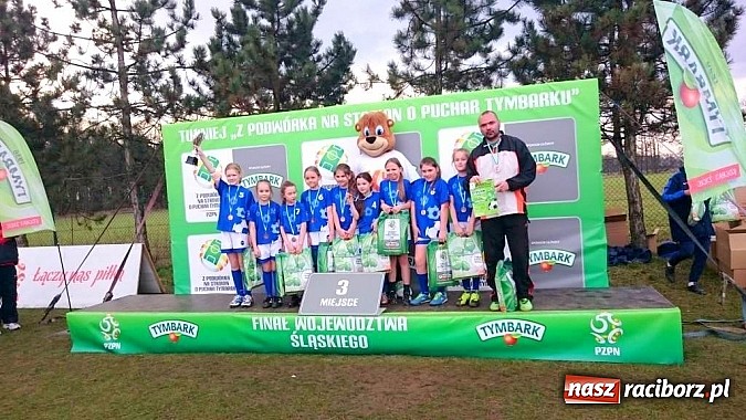 Zdjęcie w galerii na portalu naszraciborz.pl: Starsze piłkarki UKS Pawłów również z brązem! wiadomości z regionu