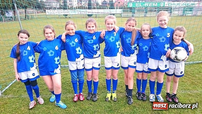 Zdjęcie w galerii na portalu naszraciborz.pl: Starsze piłkarki UKS Pawłów również z brązem! wiadomości z regionu