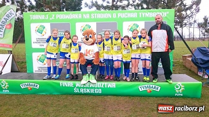 Zdjęcie w galerii na portalu naszraciborz.pl: Starsze piłkarki UKS Pawłów również z brązem! wiadomości z regionu