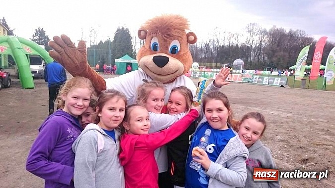 Zdjęcie w galerii na portalu naszraciborz.pl: Starsze piłkarki UKS Pawłów również z brązem! wiadomości z regionu