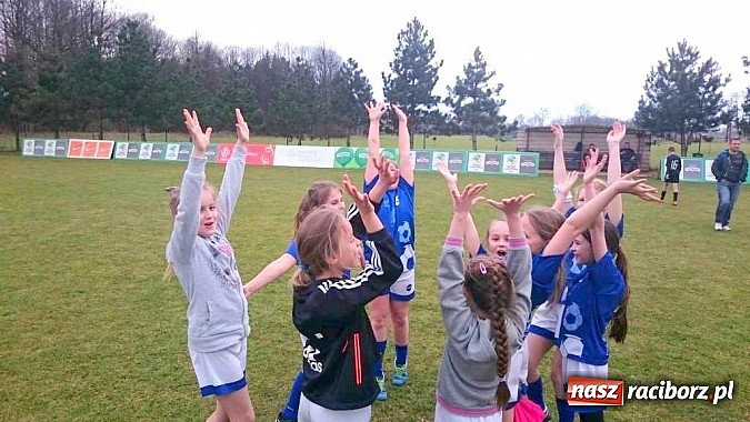 Zdjęcie w galerii na portalu naszraciborz.pl: Starsze piłkarki UKS Pawłów również z brązem! wiadomości z regionu
