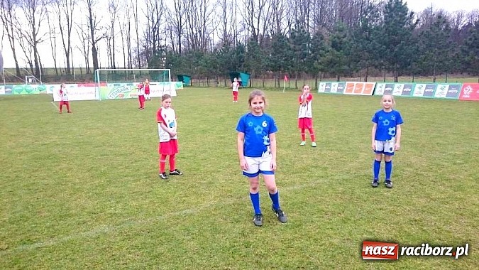 Zdjęcie w galerii na portalu naszraciborz.pl: Starsze piłkarki UKS Pawłów również z brązem! wiadomości z regionu