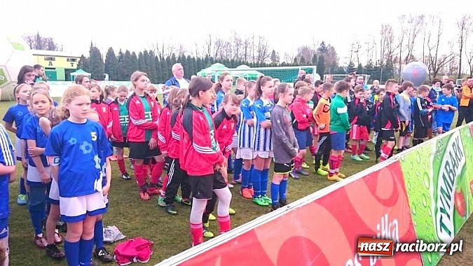 Zdjęcie w galerii na portalu naszraciborz.pl: Starsze piłkarki UKS Pawłów również z brązem! wiadomości z regionu