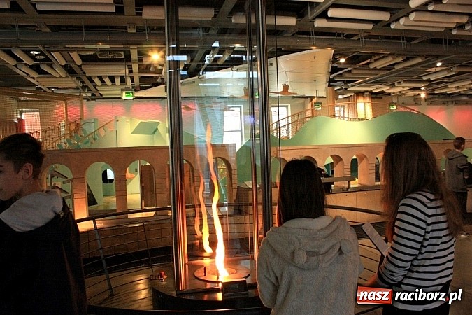 Zdjęcie w galerii na portalu naszraciborz.pl: Uczniowie z Krzanowic zwiedzili Centrum Nauki Kopernik wiadomości z regionu