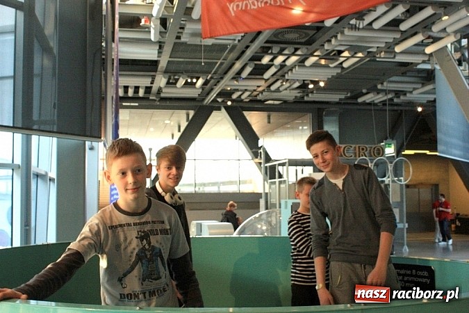 Zdjęcie w galerii na portalu naszraciborz.pl: Uczniowie z Krzanowic zwiedzili Centrum Nauki Kopernik wiadomości z regionu