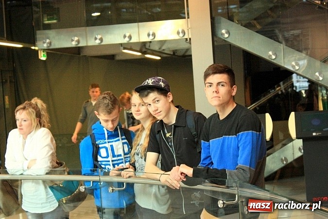 Zdjęcie w galerii na portalu naszraciborz.pl: Uczniowie z Krzanowic zwiedzili Centrum Nauki Kopernik wiadomości z regionu