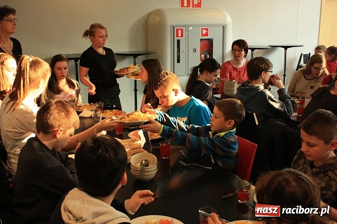 Zdjęcie w galerii na portalu naszraciborz.pl: Uczniowie z Krzanowic zwiedzili Centrum Nauki Kopernik wiadomości z regionu