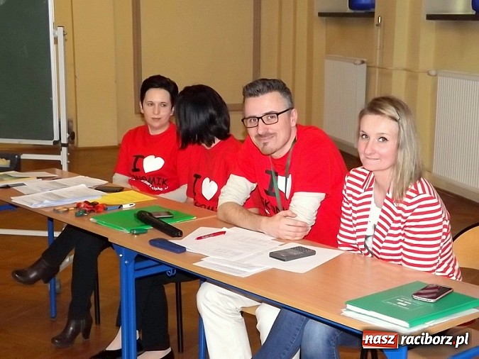 Zdjęcie w galerii na portalu naszraciborz.pl: Pierwszy raz w historii Powiatowy Konkurs Wiedzy Ekonomicznej wygrały dwie drużyny! wiadomości z regionu