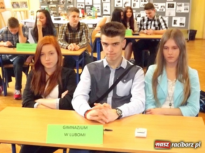 Zdjęcie w galerii na portalu naszraciborz.pl: Pierwszy raz w historii Powiatowy Konkurs Wiedzy Ekonomicznej wygrały dwie drużyny! wiadomości z regionu