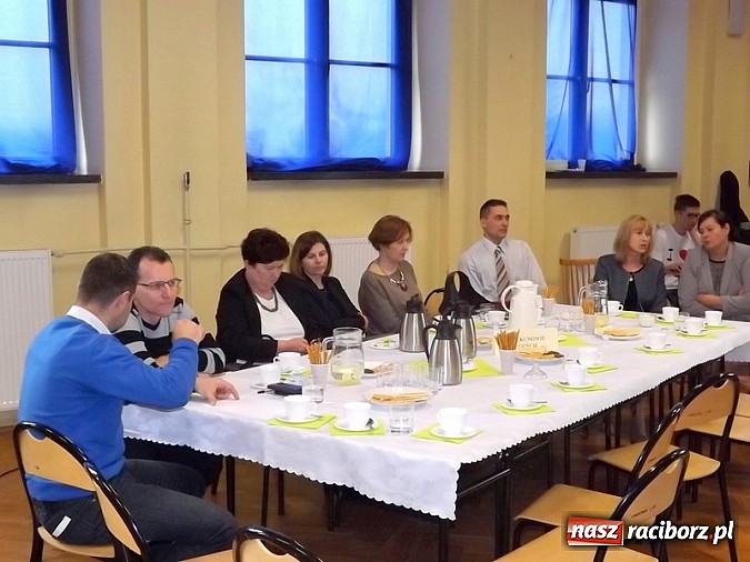 Zdjęcie w galerii na portalu naszraciborz.pl: Pierwszy raz w historii Powiatowy Konkurs Wiedzy Ekonomicznej wygrały dwie drużyny! wiadomości z regionu