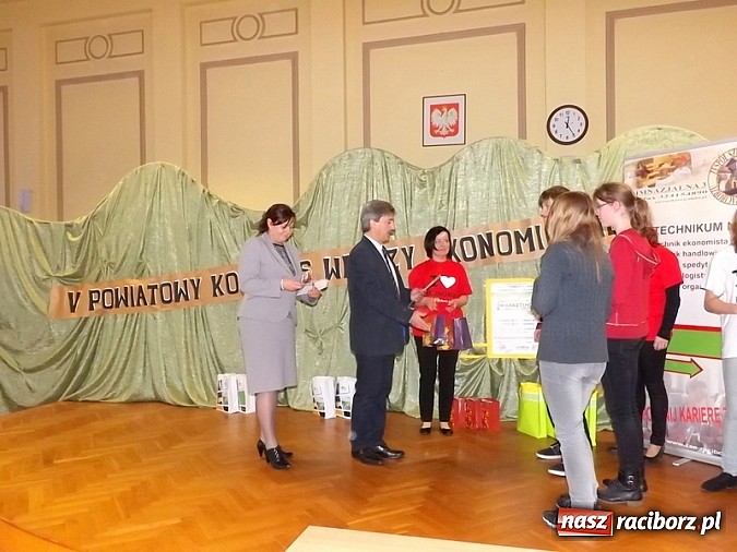 Zdjęcie w galerii na portalu naszraciborz.pl: Pierwszy raz w historii Powiatowy Konkurs Wiedzy Ekonomicznej wygrały dwie drużyny! wiadomości z regionu