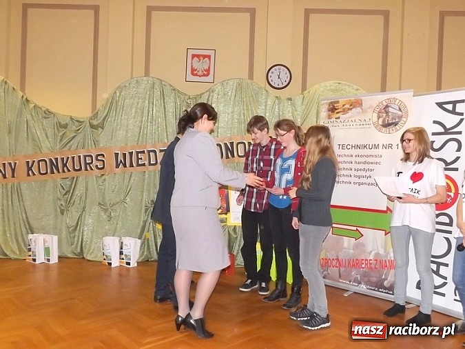 Zdjęcie w galerii na portalu naszraciborz.pl: Pierwszy raz w historii Powiatowy Konkurs Wiedzy Ekonomicznej wygrały dwie drużyny! wiadomości z regionu