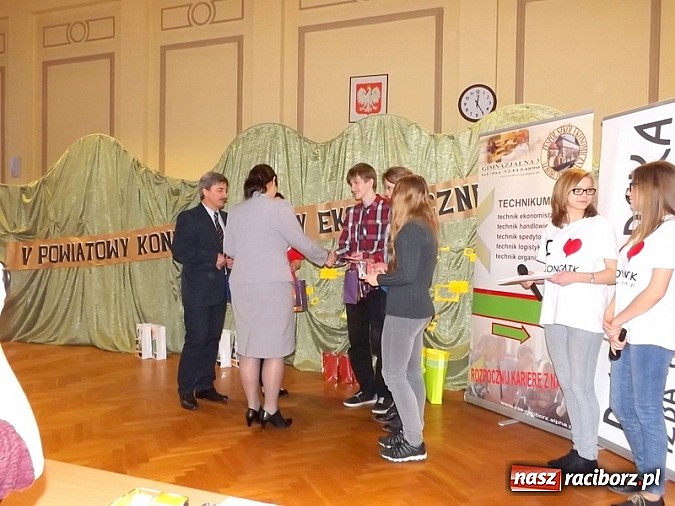 Zdjęcie w galerii na portalu naszraciborz.pl: Pierwszy raz w historii Powiatowy Konkurs Wiedzy Ekonomicznej wygrały dwie drużyny! wiadomości z regionu
