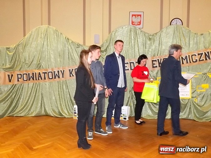 Zdjęcie w galerii na portalu naszraciborz.pl: Pierwszy raz w historii Powiatowy Konkurs Wiedzy Ekonomicznej wygrały dwie drużyny! wiadomości z regionu