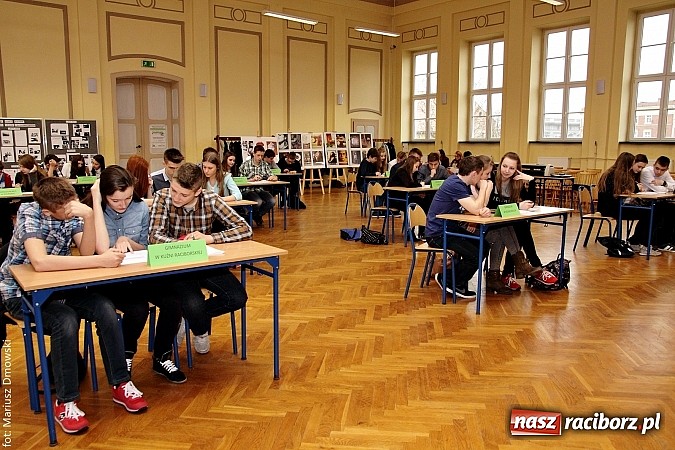 Zdjęcie w galerii na portalu naszraciborz.pl: Pierwszy raz w historii Powiatowy Konkurs Wiedzy Ekonomicznej wygrały dwie drużyny! wiadomości z regionu