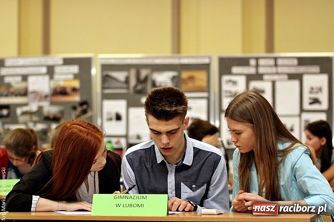Zdjęcie w galerii na portalu naszraciborz.pl: Pierwszy raz w historii Powiatowy Konkurs Wiedzy Ekonomicznej wygrały dwie drużyny! wiadomości z regionu